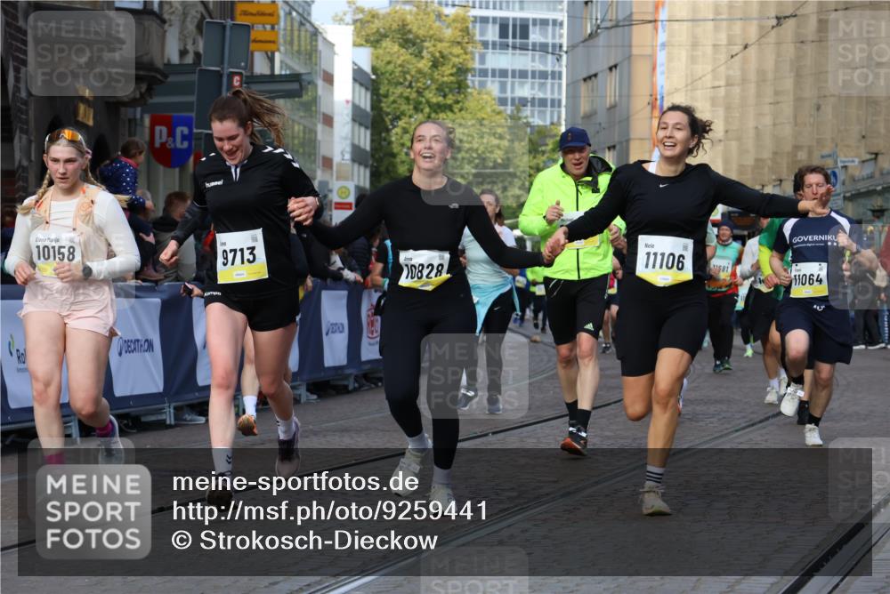 05.10.2025 - 20. swb-Marathon Bremen Strokosch-Dieckow http://msf.ph/oto/9259441 05.10.2025 11:05:25 Ziel 7654, 9713, 9752, 10025, 10158, 10289, 10426, 10511, 10542, 10828, 11064, 11106, 11676 meine-sportfotos.de