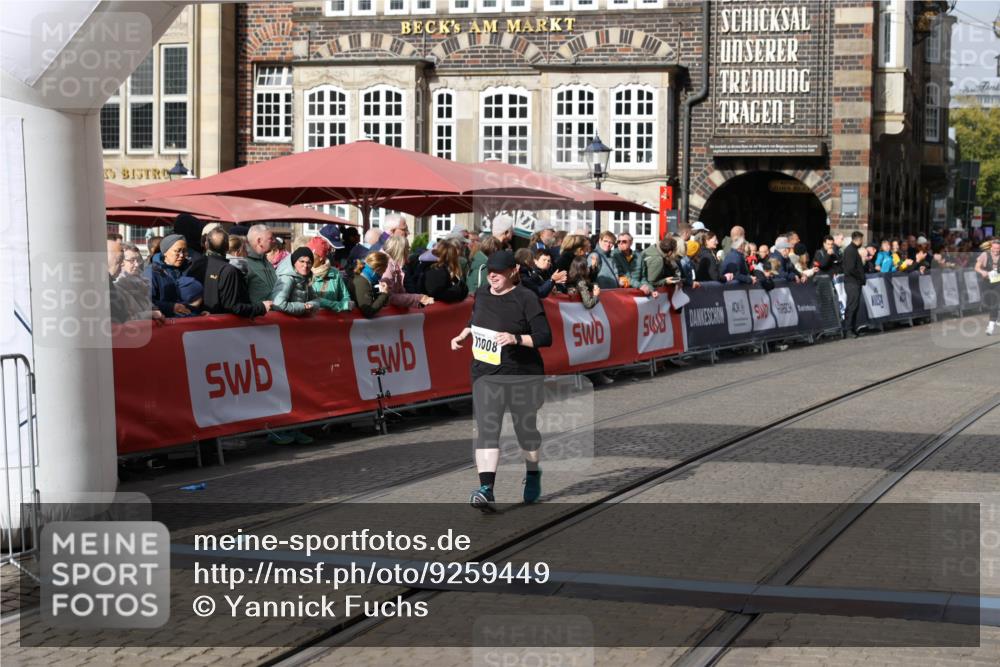05.10.2025 - 20. swb-Marathon Bremen Yannick Fuchs http://msf.ph/oto/9259449 05.10.2025 11:17:26 Ziel 11008 meine-sportfotos.de