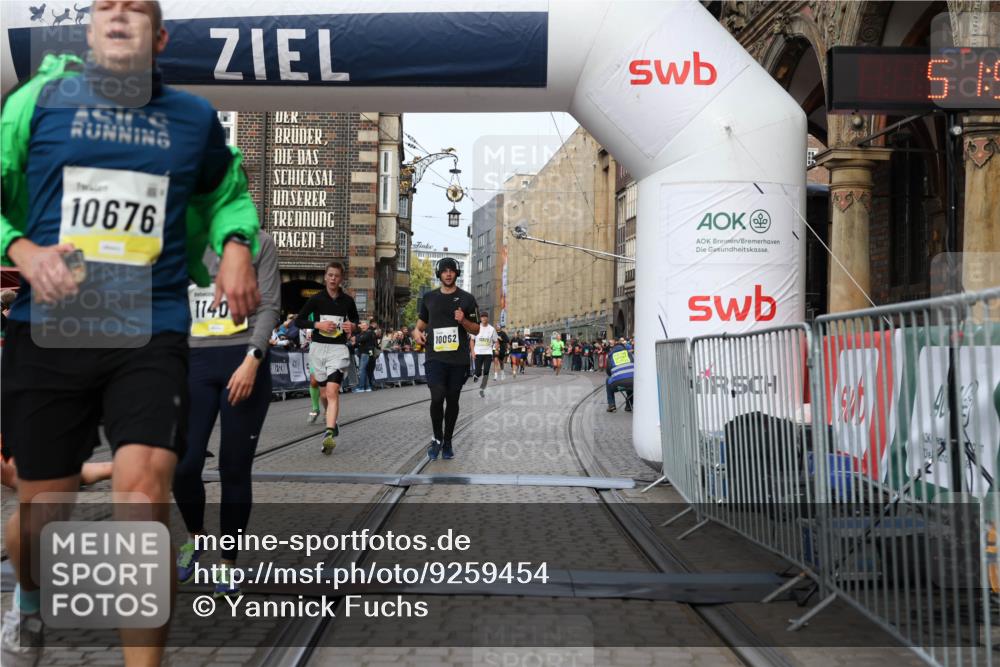 05.10.2025 - 20. swb-Marathon Bremen Yannick Fuchs http://msf.ph/oto/9259454 05.10.2025 10:47:51 Ziel 9377, 10062, 10073, 10382, 10601, 10676, 10947, 11244, 11330, 11409, 11708 meine-sportfotos.de