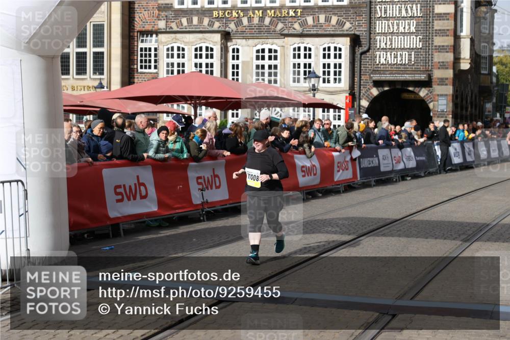 05.10.2025 - 20. swb-Marathon Bremen Yannick Fuchs http://msf.ph/oto/9259455 05.10.2025 11:17:26 Ziel 11008 meine-sportfotos.de