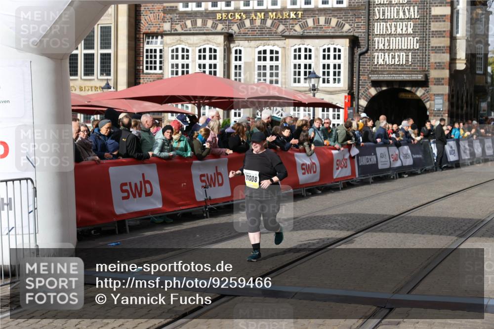 05.10.2025 - 20. swb-Marathon Bremen Yannick Fuchs http://msf.ph/oto/9259466 05.10.2025 11:17:26 Ziel 11008 meine-sportfotos.de