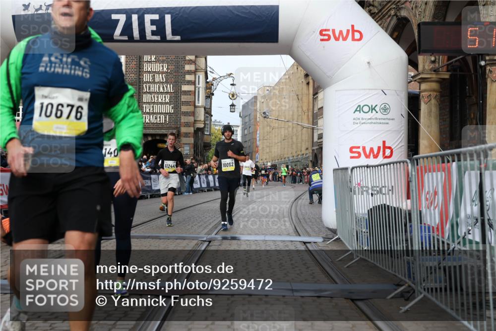05.10.2025 - 20. swb-Marathon Bremen Yannick Fuchs http://msf.ph/oto/9259472 05.10.2025 10:47:51 Ziel 9377, 10062, 10073, 10382, 10601, 10676, 10947, 11244, 11330, 11409, 11708 meine-sportfotos.de
