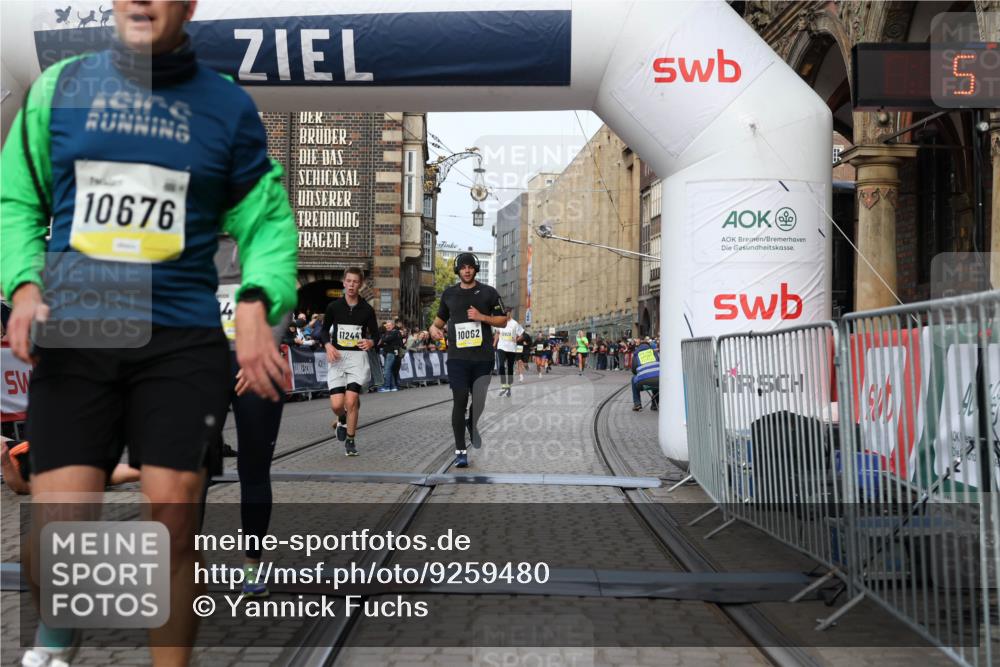 05.10.2025 - 20. swb-Marathon Bremen Yannick Fuchs http://msf.ph/oto/9259480 05.10.2025 10:47:51 Ziel 9377, 10062, 10073, 10382, 10601, 10676, 10947, 11244, 11330, 11409, 11708 meine-sportfotos.de