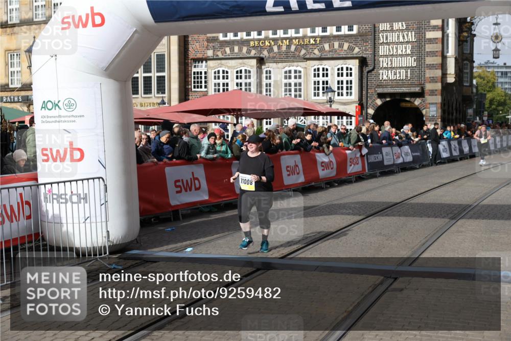 05.10.2025 - 20. swb-Marathon Bremen Yannick Fuchs http://msf.ph/oto/9259482 05.10.2025 11:17:27 Ziel 11008 meine-sportfotos.de