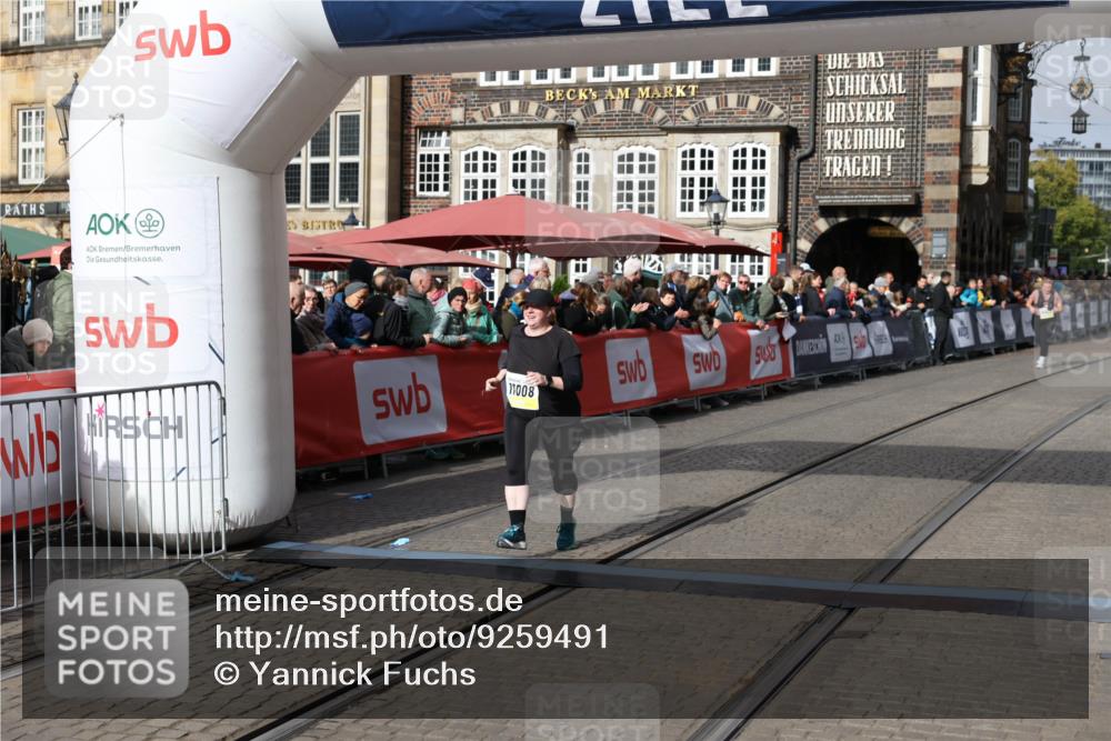 05.10.2025 - 20. swb-Marathon Bremen Yannick Fuchs http://msf.ph/oto/9259491 05.10.2025 11:17:27 Ziel 11008 meine-sportfotos.de