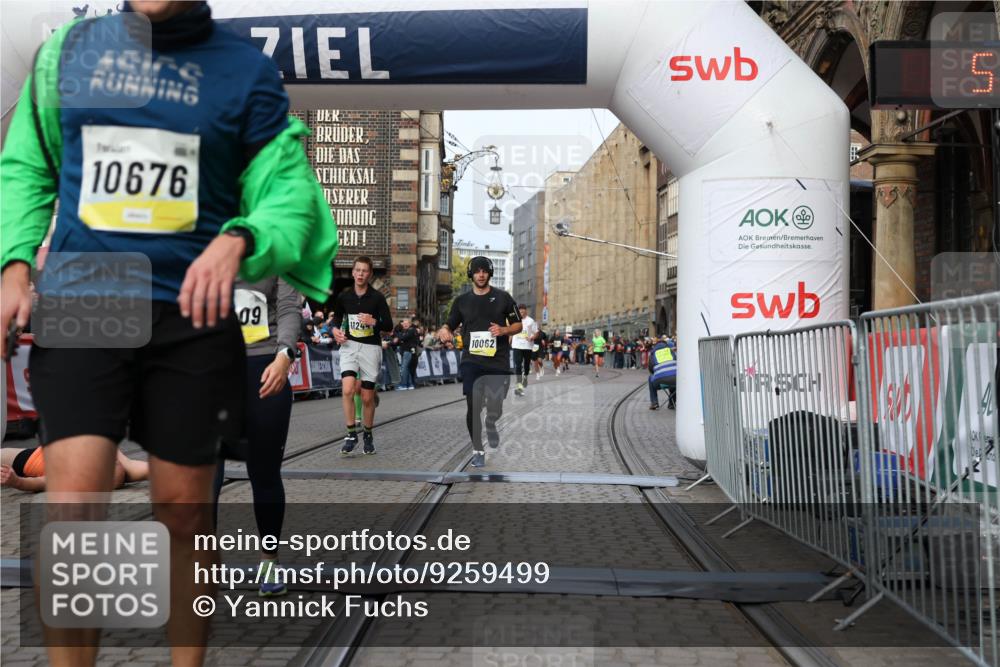 05.10.2025 - 20. swb-Marathon Bremen Yannick Fuchs http://msf.ph/oto/9259499 05.10.2025 10:47:51 Ziel 9377, 10062, 10073, 10382, 10601, 10676, 10947, 11244, 11330, 11409, 11708 meine-sportfotos.de