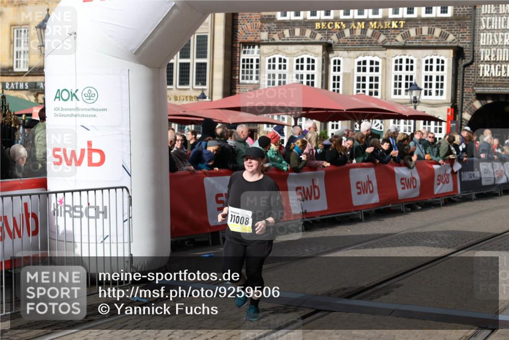05.10.2025 - 20. swb-Marathon Bremen Yannick Fuchs http://msf.ph/oto/9259506 05.10.2025 11:17:28 Ziel 11008 meine-sportfotos.de
