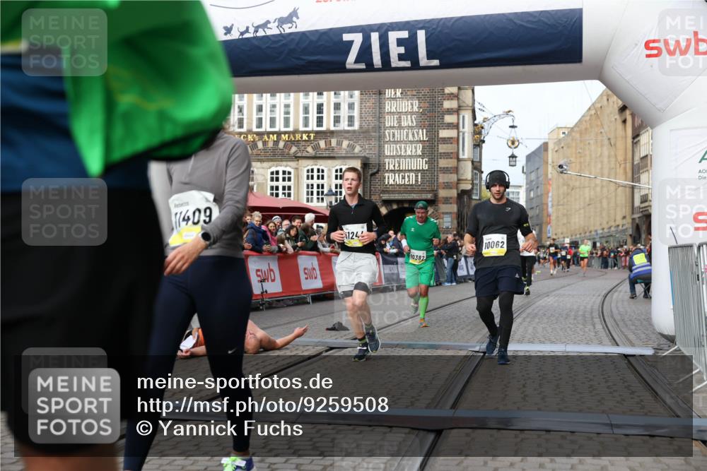 05.10.2025 - 20. swb-Marathon Bremen Yannick Fuchs http://msf.ph/oto/9259508 05.10.2025 10:47:52 Ziel 9377, 10062, 10382, 10601, 10676, 11244, 11330, 11409, 11708 meine-sportfotos.de