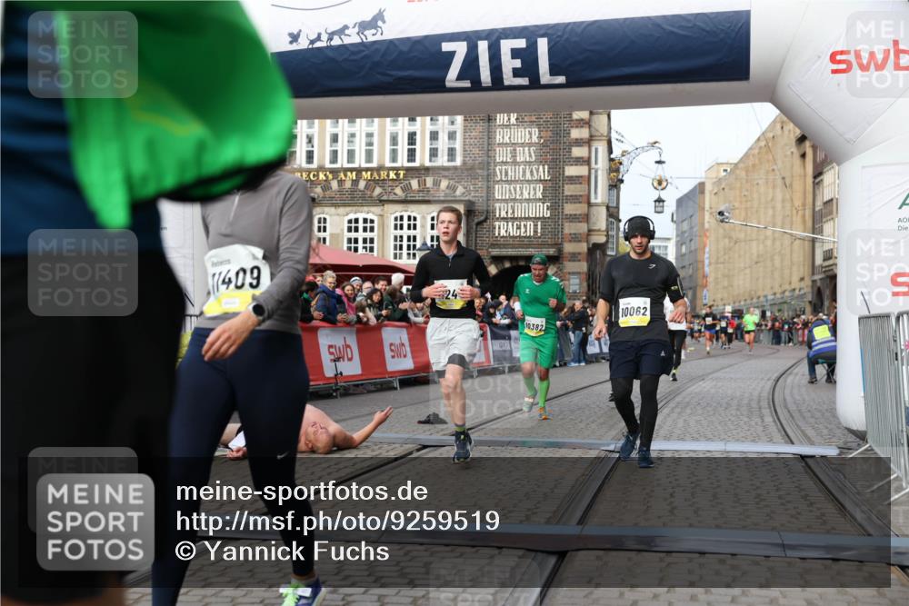 05.10.2025 - 20. swb-Marathon Bremen Yannick Fuchs http://msf.ph/oto/9259519 05.10.2025 10:47:52 Ziel 9377, 10062, 10382, 10601, 10676, 11244, 11330, 11409, 11708 meine-sportfotos.de