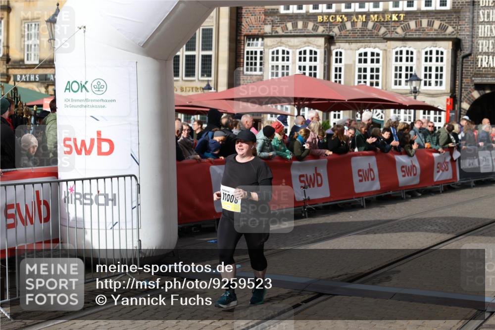 05.10.2025 - 20. swb-Marathon Bremen Yannick Fuchs http://msf.ph/oto/9259523 05.10.2025 11:17:28 Ziel 11008 meine-sportfotos.de
