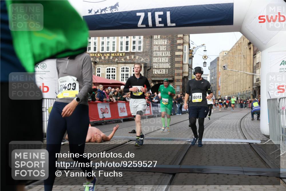 05.10.2025 - 20. swb-Marathon Bremen Yannick Fuchs http://msf.ph/oto/9259527 05.10.2025 10:47:52 Ziel 9377, 10062, 10382, 10601, 10676, 11244, 11330, 11409, 11708 meine-sportfotos.de
