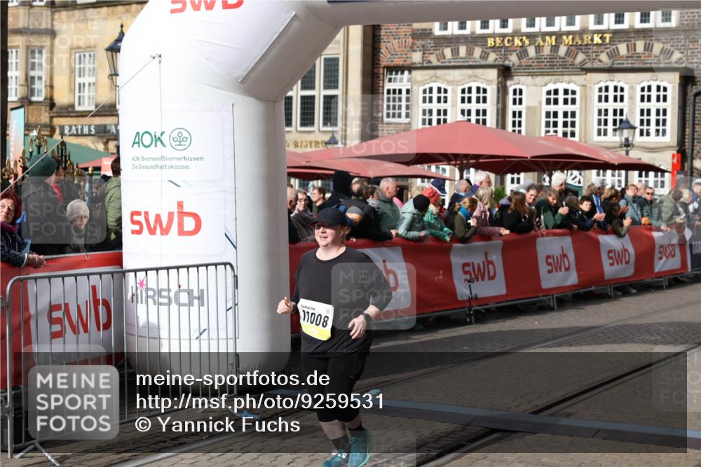 05.10.2025 - 20. swb-Marathon Bremen Yannick Fuchs http://msf.ph/oto/9259531 05.10.2025 11:17:28 Ziel 11008 meine-sportfotos.de