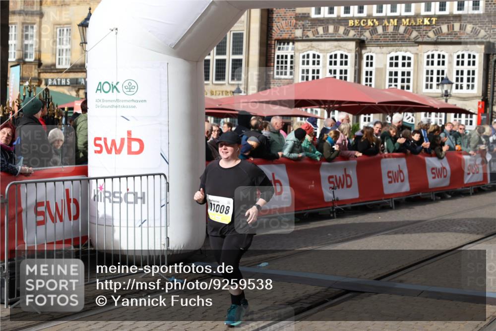 05.10.2025 - 20. swb-Marathon Bremen Yannick Fuchs http://msf.ph/oto/9259538 05.10.2025 11:17:28 Ziel 11008 meine-sportfotos.de