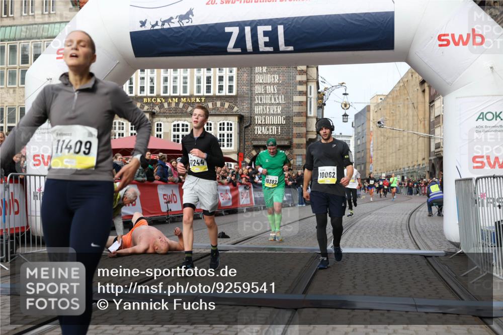 05.10.2025 - 20. swb-Marathon Bremen Yannick Fuchs http://msf.ph/oto/9259541 05.10.2025 10:47:53 Ziel 9377, 10062, 10382, 10601, 10676, 10929, 11244, 11409, 11708 meine-sportfotos.de