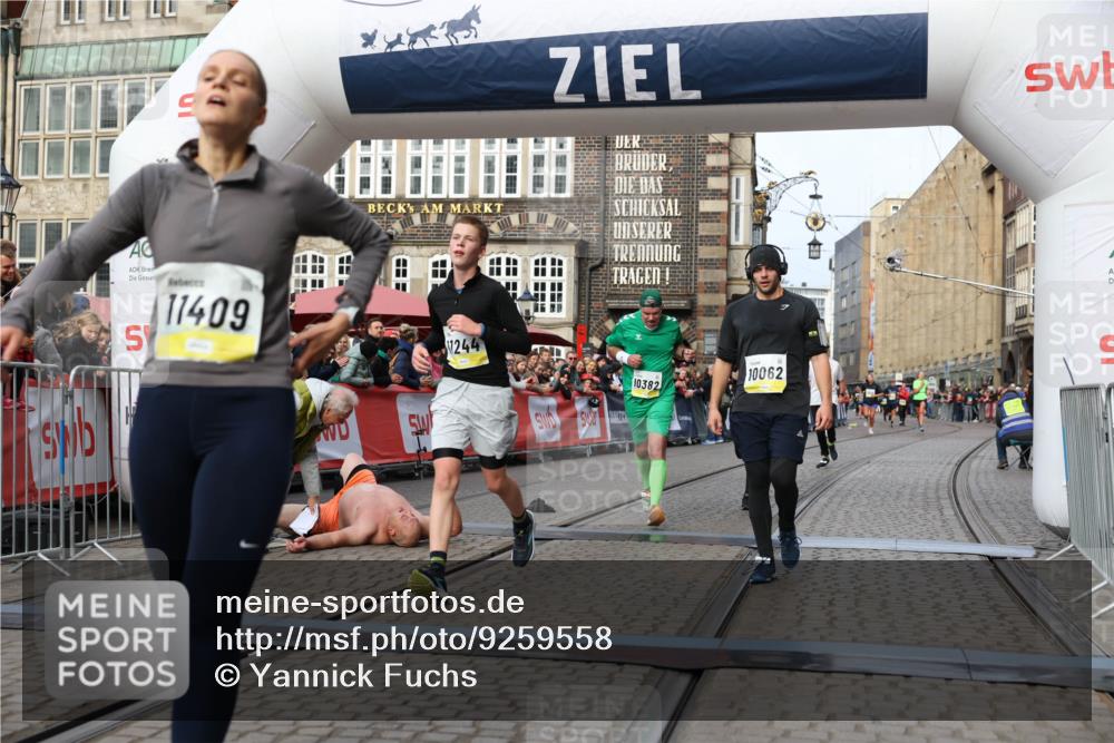 05.10.2025 - 20. swb-Marathon Bremen Yannick Fuchs http://msf.ph/oto/9259558 05.10.2025 10:47:53 Ziel 9377, 10062, 10382, 10601, 10676, 10929, 11244, 11409, 11708 meine-sportfotos.de