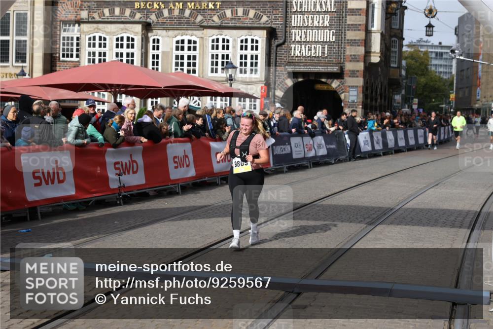 05.10.2025 - 20. swb-Marathon Bremen Yannick Fuchs http://msf.ph/oto/9259567 05.10.2025 11:17:34 Ziel 9805, 11008 meine-sportfotos.de