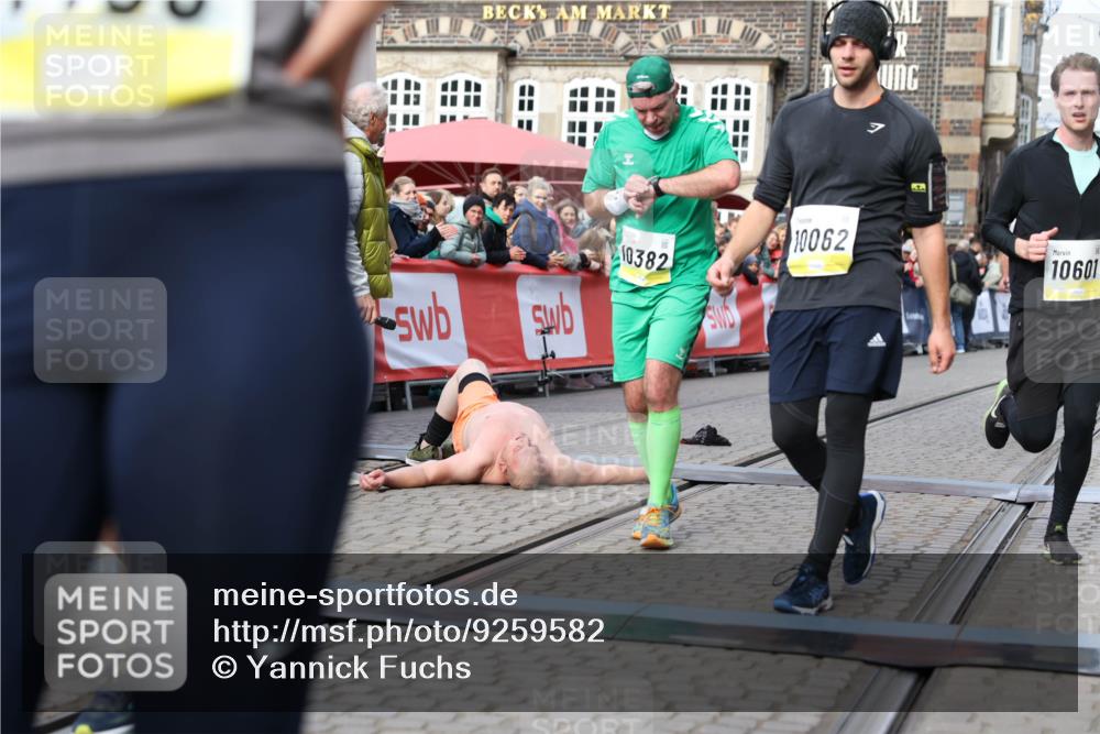 05.10.2025 - 20. swb-Marathon Bremen Yannick Fuchs http://msf.ph/oto/9259582 05.10.2025 10:47:54 Ziel 9377, 10062, 10382, 10601, 10676, 10929, 11244, 11409, 11708 meine-sportfotos.de