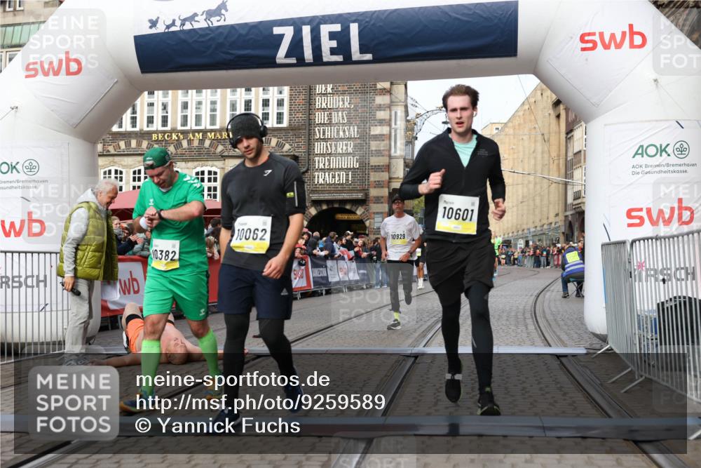 05.10.2025 - 20. swb-Marathon Bremen Yannick Fuchs http://msf.ph/oto/9259589 05.10.2025 10:47:55 Ziel 10062, 10382, 10601, 10676, 10929, 11244, 11409, 11708 meine-sportfotos.de