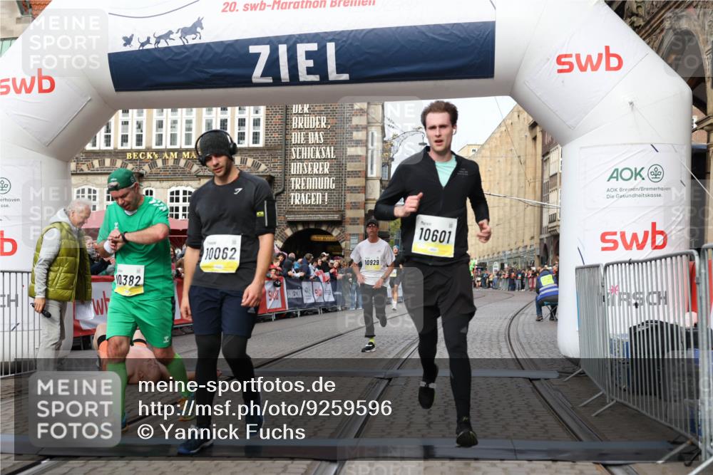 05.10.2025 - 20. swb-Marathon Bremen Yannick Fuchs http://msf.ph/oto/9259596 05.10.2025 10:47:55 Ziel 10062, 10382, 10601, 10676, 10929, 11244, 11409, 11708 meine-sportfotos.de