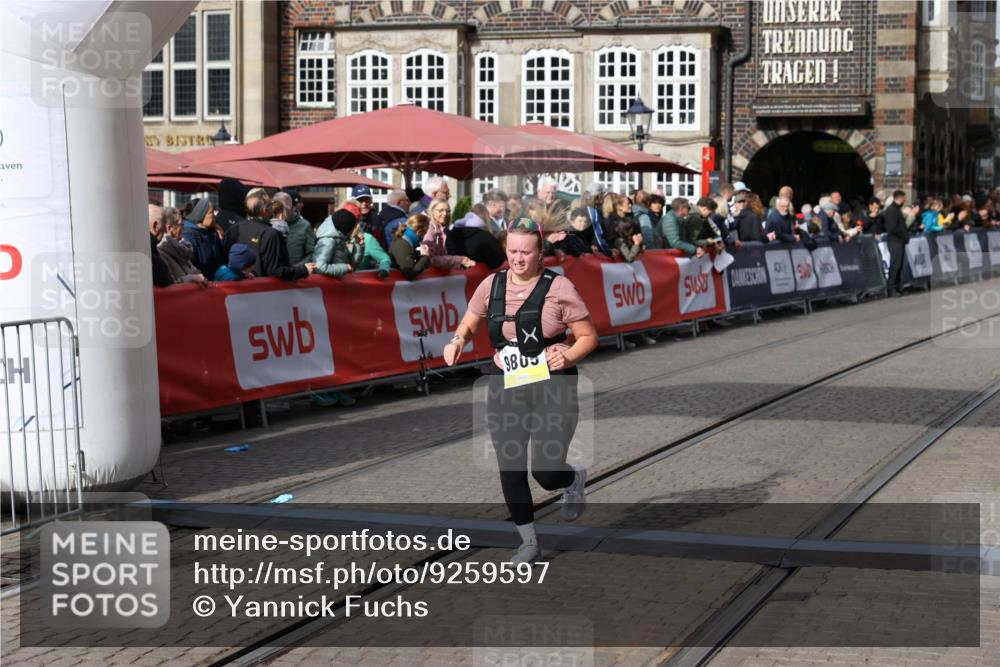 05.10.2025 - 20. swb-Marathon Bremen Yannick Fuchs http://msf.ph/oto/9259597 05.10.2025 11:17:35 Ziel 9805 meine-sportfotos.de