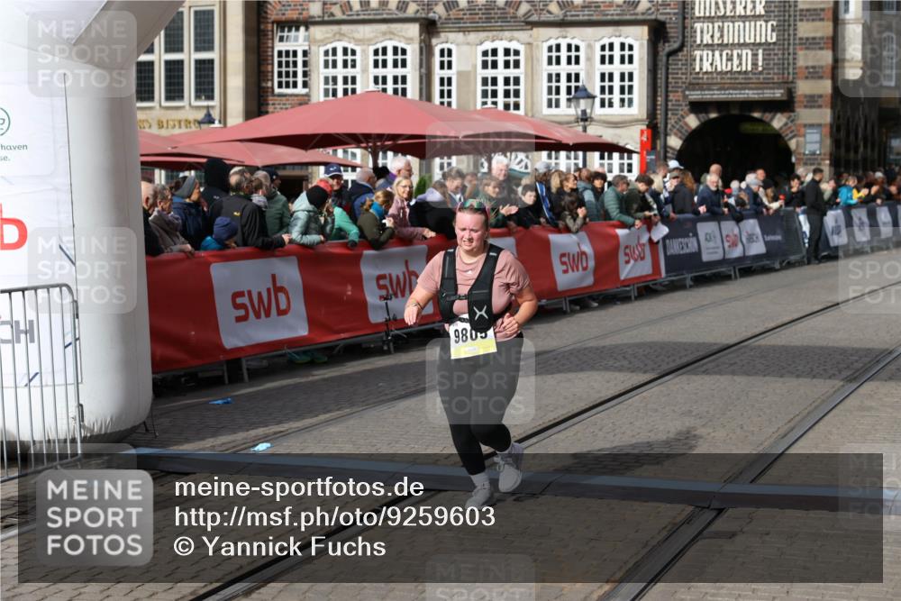 05.10.2025 - 20. swb-Marathon Bremen Yannick Fuchs http://msf.ph/oto/9259603 05.10.2025 11:17:35 Ziel 9805 meine-sportfotos.de
