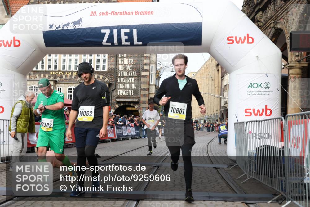 05.10.2025 - 20. swb-Marathon Bremen Yannick Fuchs http://msf.ph/oto/9259606 05.10.2025 10:47:55 Ziel 10062, 10382, 10601, 10676, 10929, 11244, 11409, 11708 meine-sportfotos.de