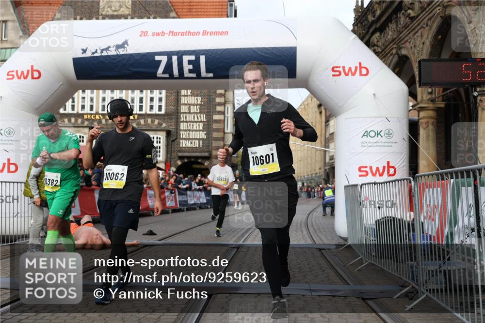 05.10.2025 - 20. swb-Marathon Bremen Yannick Fuchs http://msf.ph/oto/9259623 05.10.2025 10:47:55 Ziel 10062, 10382, 10601, 10676, 10929, 11244, 11409, 11708 meine-sportfotos.de