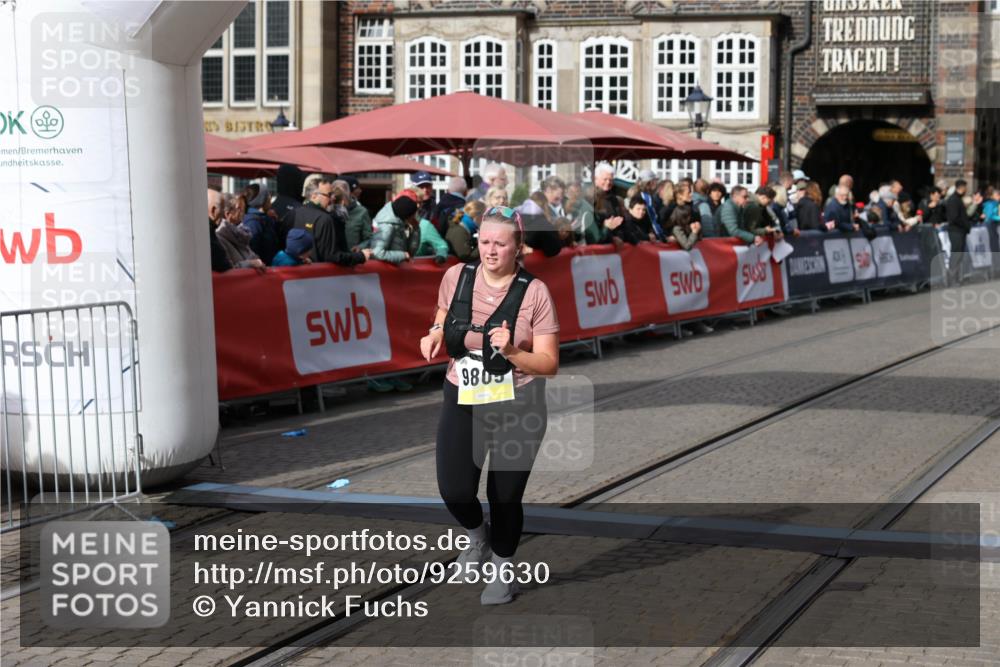 05.10.2025 - 20. swb-Marathon Bremen Yannick Fuchs http://msf.ph/oto/9259630 05.10.2025 11:17:35 Ziel 9805 meine-sportfotos.de