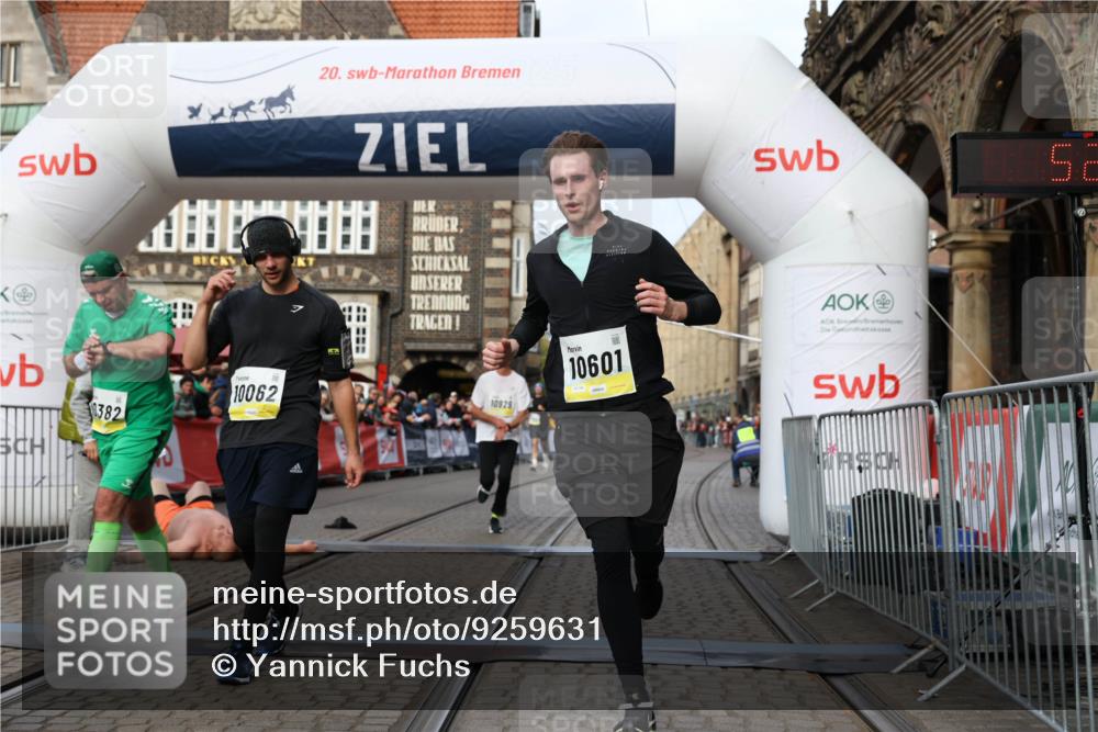 05.10.2025 - 20. swb-Marathon Bremen Yannick Fuchs http://msf.ph/oto/9259631 05.10.2025 10:47:55 Ziel 10062, 10382, 10601, 10676, 10929, 11244, 11409, 11708 meine-sportfotos.de