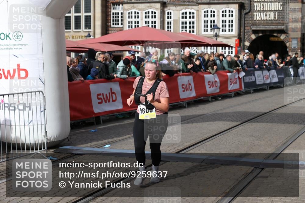 05.10.2025 - 20. swb-Marathon Bremen Yannick Fuchs http://msf.ph/oto/9259637 05.10.2025 11:17:35 Ziel 9805 meine-sportfotos.de
