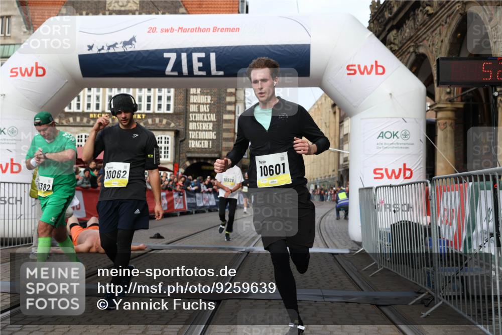 05.10.2025 - 20. swb-Marathon Bremen Yannick Fuchs http://msf.ph/oto/9259639 05.10.2025 10:47:56 Ziel 10062, 10382, 10601, 10929, 11244 meine-sportfotos.de