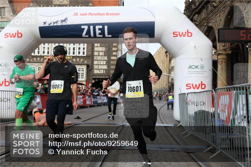 05.10.2025 - 20. swb-Marathon Bremen Yannick Fuchs http://msf.ph/oto/9259649 05.10.2025 10:47:56 Ziel 10062, 10382, 10601, 10929, 11244 meine-sportfotos.de