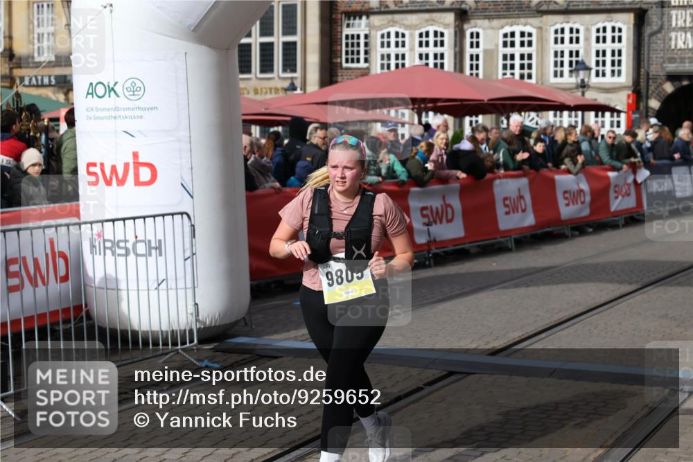 05.10.2025 - 20. swb-Marathon Bremen Yannick Fuchs http://msf.ph/oto/9259652 05.10.2025 11:17:36 Ziel 9805 meine-sportfotos.de