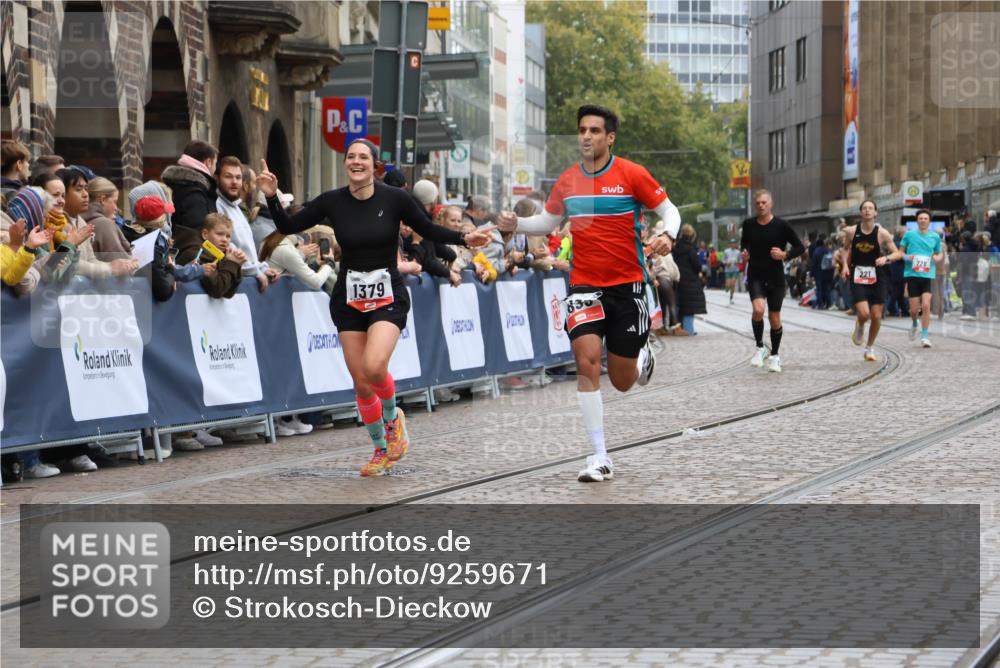05.10.2025 - 20. swb-Marathon Bremen Strokosch-Dieckow http://msf.ph/oto/9259671 05.10.2025 12:56:16 Ziel 221, 1379, 1833, 2135, 3707 meine-sportfotos.de