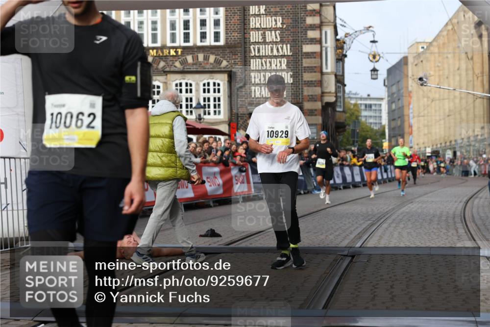 05.10.2025 - 20. swb-Marathon Bremen Yannick Fuchs http://msf.ph/oto/9259677 05.10.2025 10:47:57 Ziel 9929, 10062, 10382, 10601, 10929, 11244 meine-sportfotos.de