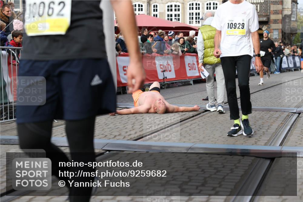 05.10.2025 - 20. swb-Marathon Bremen Yannick Fuchs http://msf.ph/oto/9259682 05.10.2025 10:47:58 Ziel 9929, 10062, 10089, 10382, 10601, 10929, 11244, 11628 meine-sportfotos.de