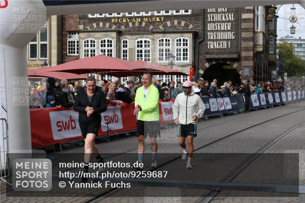 05.10.2025 - 20. swb-Marathon Bremen Yannick Fuchs http://msf.ph/oto/9259687 05.10.2025 11:17:48 Ziel 9869, 10312, 10465 meine-sportfotos.de