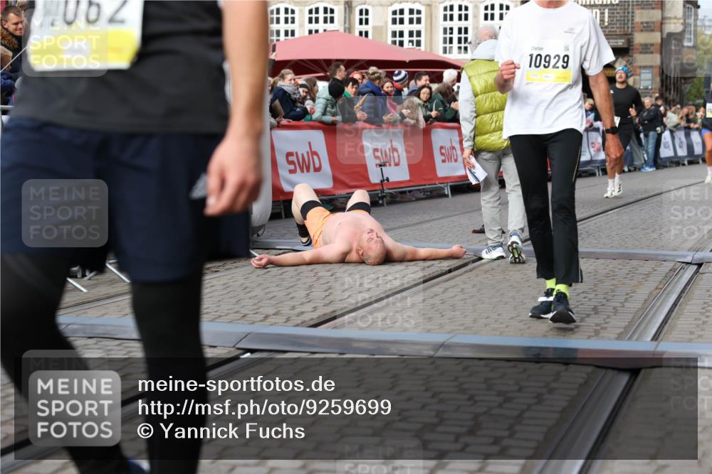05.10.2025 - 20. swb-Marathon Bremen Yannick Fuchs http://msf.ph/oto/9259699 05.10.2025 10:47:58 Ziel 9929, 10062, 10089, 10382, 10601, 10929, 11244, 11628 meine-sportfotos.de