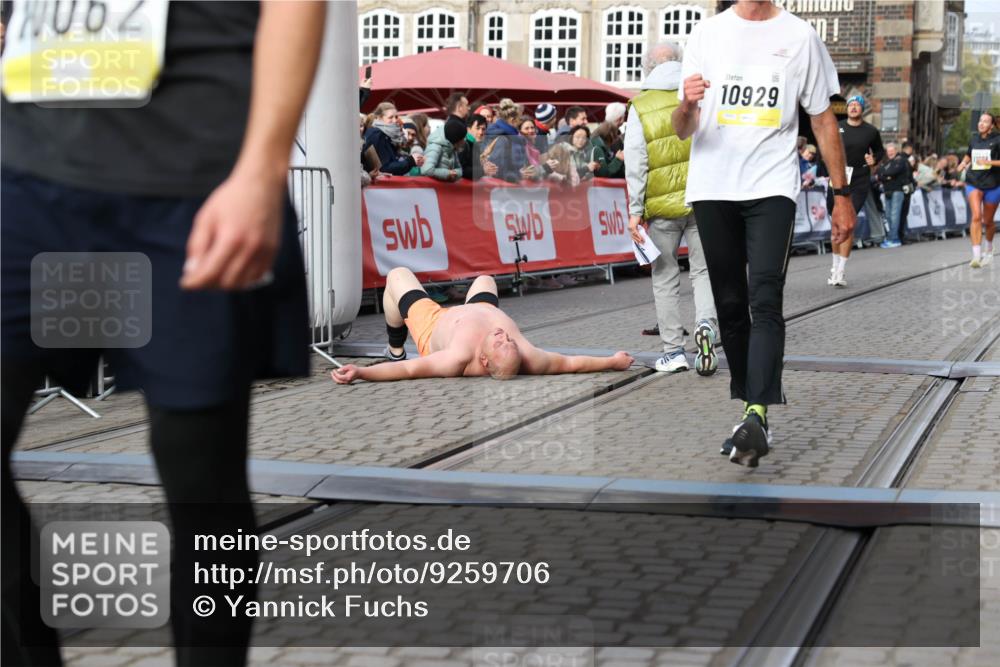 05.10.2025 - 20. swb-Marathon Bremen Yannick Fuchs http://msf.ph/oto/9259706 05.10.2025 10:47:58 Ziel 9929, 10062, 10089, 10382, 10601, 10929, 11244, 11628 meine-sportfotos.de