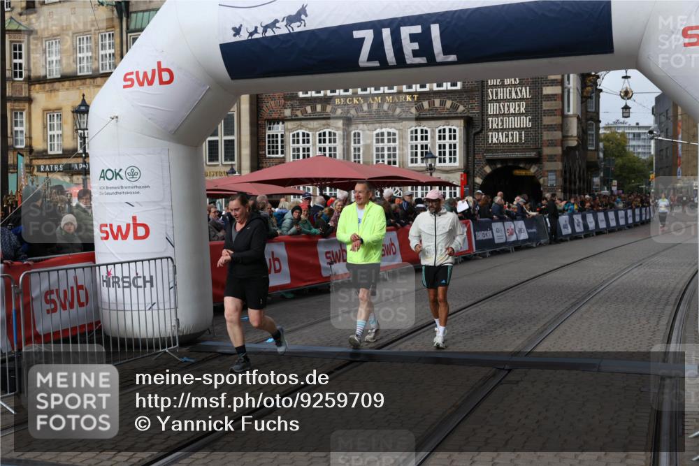 05.10.2025 - 20. swb-Marathon Bremen Yannick Fuchs http://msf.ph/oto/9259709 05.10.2025 11:17:49 Ziel 9869, 10312, 10465 meine-sportfotos.de