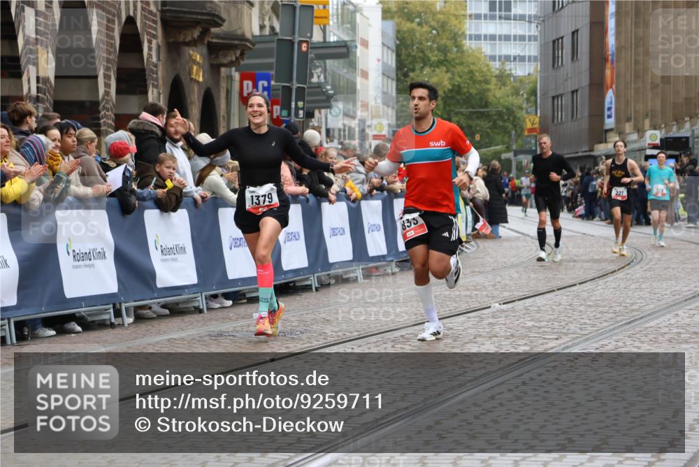 05.10.2025 - 20. swb-Marathon Bremen Strokosch-Dieckow http://msf.ph/oto/9259711 05.10.2025 12:56:16 Ziel 221, 1379, 1833, 2135, 3707 meine-sportfotos.de