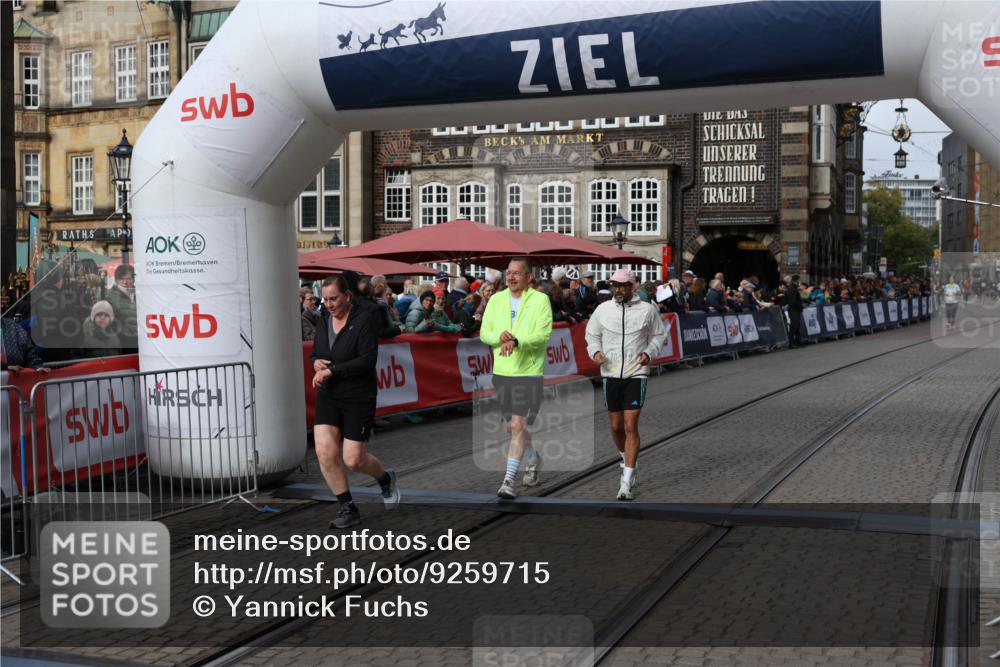 05.10.2025 - 20. swb-Marathon Bremen Yannick Fuchs http://msf.ph/oto/9259715 05.10.2025 11:17:49 Ziel 9869, 10312, 10465 meine-sportfotos.de