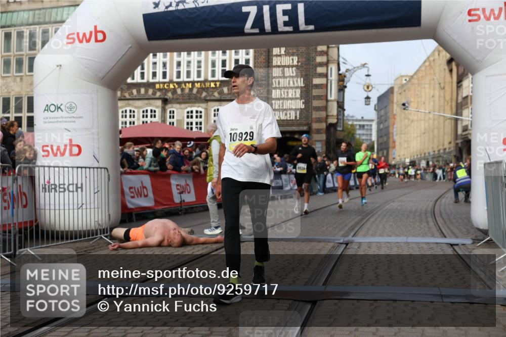 05.10.2025 - 20. swb-Marathon Bremen Yannick Fuchs http://msf.ph/oto/9259717 05.10.2025 10:47:59 Ziel 9929, 10089, 10382, 10601, 10929, 11628 meine-sportfotos.de