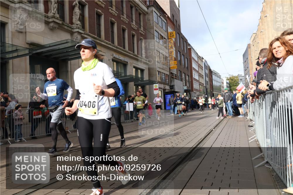 05.10.2025 - 20. swb-Marathon Bremen Strokosch-Dieckow http://msf.ph/oto/9259726 05.10.2025 11:00:00 Ziel 7177, 7178, 7215, 7621, 9173, 9177, 9495, 9531, 9672, 10063, 10067, 10071, 10217, 10345, 10406, 10489, 10492, 10504, 10794, 10889, 10919, 10930, 10985, 11003, 11050, 11063, 11125, 11255, 11263, 11424, 11534, 11595, 11600, 11610, 11619, 11699, 11713, 7177, 7178, 7215, 7621, 9173, 9177, 9495, 9531, 9672, 10063, 10067, 10071, 10217, 10345, 10406, 10489, 10492, 10504, 10794, 10889, 10919, 10930, 10985, 11003, 11050, 11063, 11125, 11255, 11263, 11424, 11600 meine-sportfotos.de