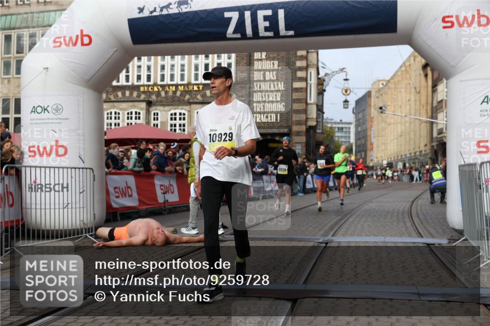 05.10.2025 - 20. swb-Marathon Bremen Yannick Fuchs http://msf.ph/oto/9259728 05.10.2025 10:47:59 Ziel 9929, 10089, 10382, 10601, 10929, 11628 meine-sportfotos.de