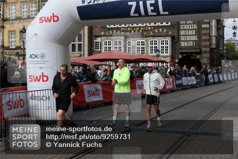 05.10.2025 - 20. swb-Marathon Bremen Yannick Fuchs http://msf.ph/oto/9259731 05.10.2025 11:17:49 Ziel 9869, 10312, 10465 meine-sportfotos.de