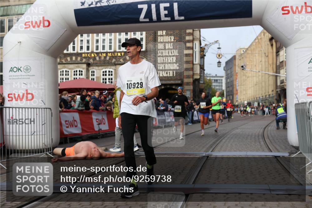 05.10.2025 - 20. swb-Marathon Bremen Yannick Fuchs http://msf.ph/oto/9259738 05.10.2025 10:47:59 Ziel 9929, 10089, 10382, 10601, 10929, 11628 meine-sportfotos.de