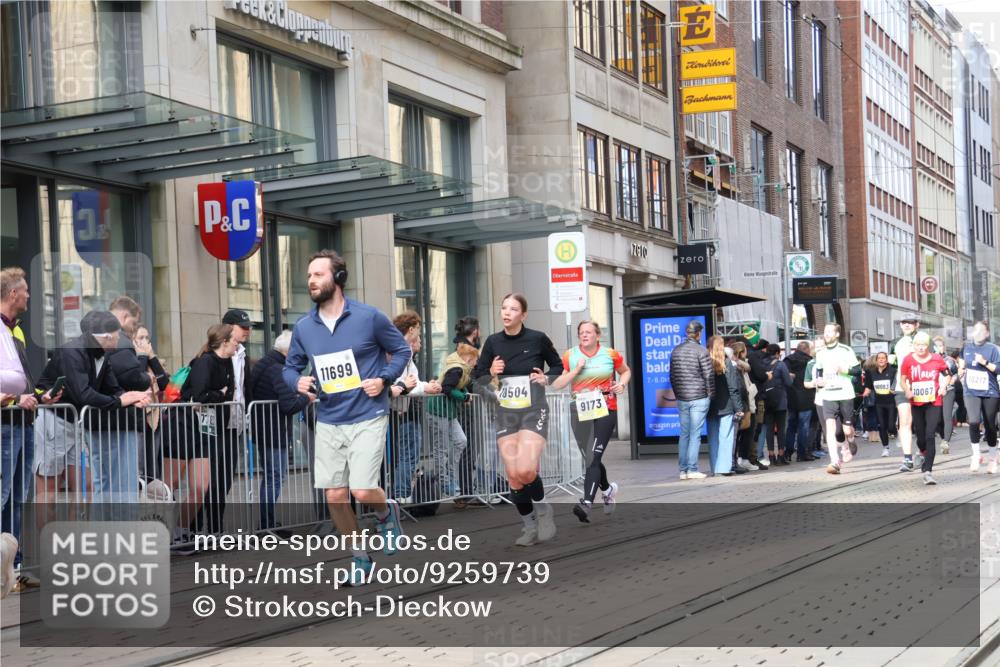 05.10.2025 - 20. swb-Marathon Bremen Strokosch-Dieckow http://msf.ph/oto/9259739 05.10.2025 11:00:03 Ziel 7177, 7178, 7215, 9173, 9177, 9271, 9495, 9531, 9672, 10063, 10067, 10071, 10079, 10217, 10345, 10406, 10492, 10504, 10794, 10889, 10919, 10930, 10985, 11003, 11050, 11063, 11071, 11255, 11263, 11424, 11511, 11534, 11595, 11610, 11619, 11699, 11713, 7177, 7178, 7215, 9173, 9177, 9271, 9495, 9531, 9672, 10063, 10067, 10071, 10079, 10217, 10345, 10406, 10492, 10504, 10794, 10889, 10919, 10930, 10985, 11003, 11050, 11063, 11071, 11255, 11263, 11424, 11511 meine-sportfotos.de