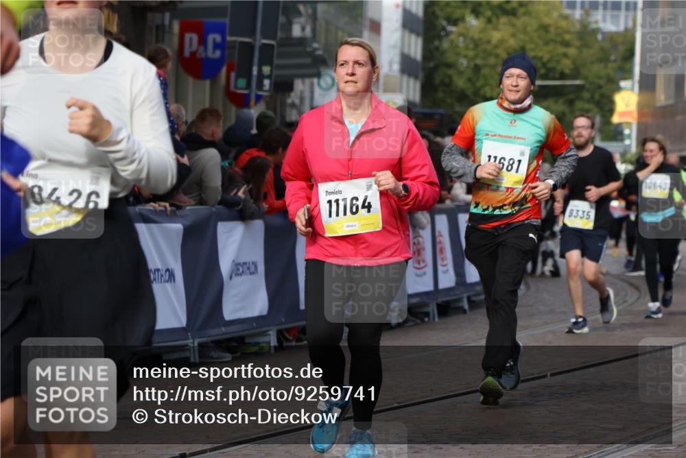 05.10.2025 - 20. swb-Marathon Bremen Strokosch-Dieckow http://msf.ph/oto/9259741 05.10.2025 11:05:32 Ziel 7654, 9210, 9419, 9752, 10025, 10289, 10426, 10437, 10511, 10542, 10999, 11164, 11676, 11681 meine-sportfotos.de