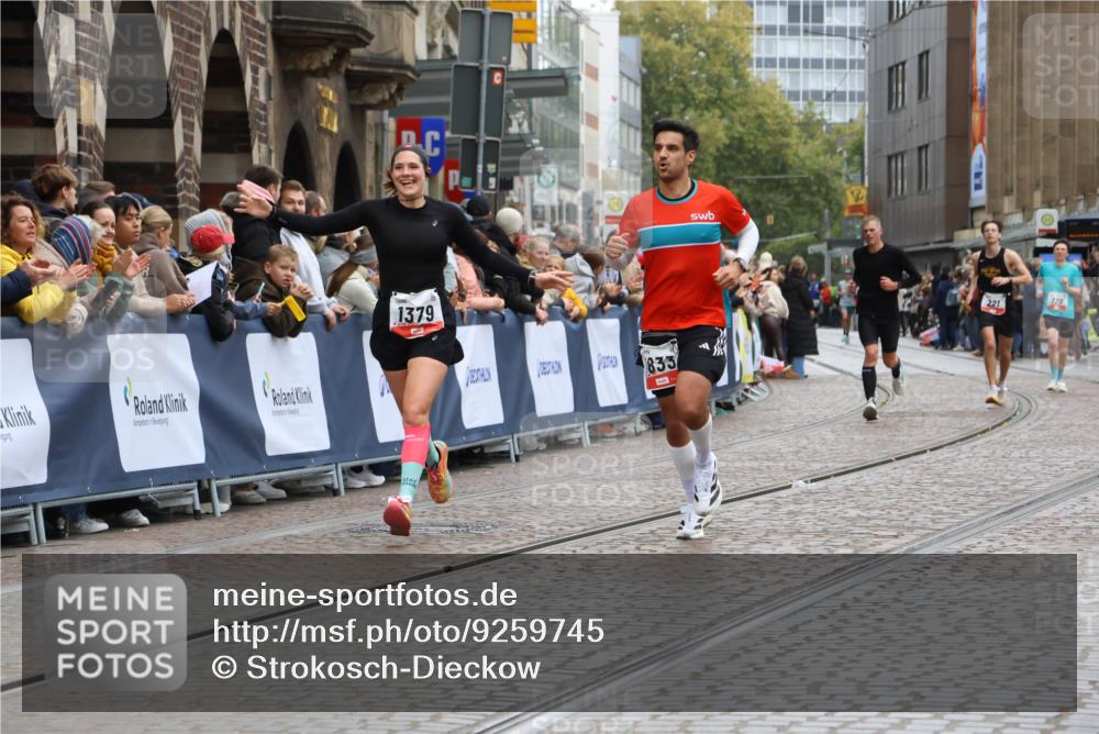 05.10.2025 - 20. swb-Marathon Bremen Strokosch-Dieckow http://msf.ph/oto/9259745 05.10.2025 12:56:16 Ziel 221, 1379, 1833, 2135, 3707 meine-sportfotos.de